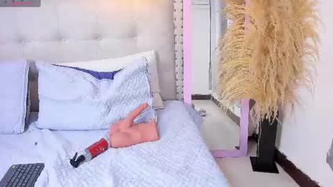 mia_dolls18 online show from August 8, 4:56 am
