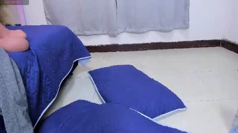 mia_dolls18 online show from August 9, 6:47 am