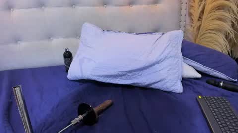 mia_dolls18 online show from August 9, 10:05 am