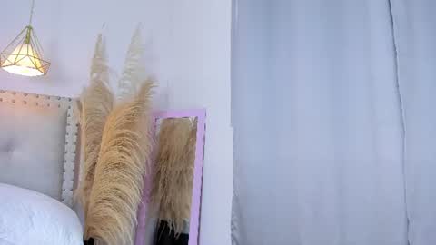 mia_dolls18 online show from August 11, 9:44 am