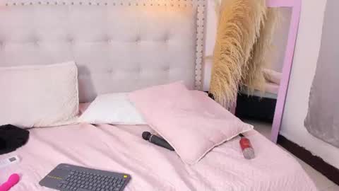 mia_dolls18 online show from August 15, 6:39 am