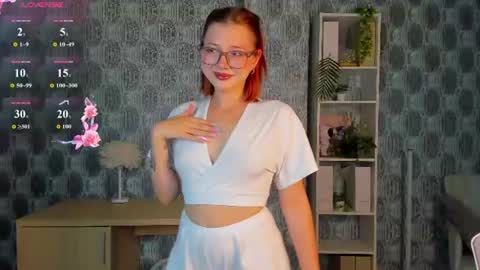 mia_e1fie online show from August 7, 2:00 am