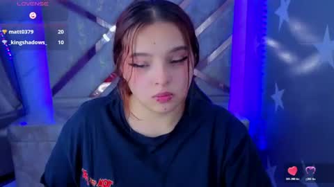 Mia online show from August 5, 3:21 pm