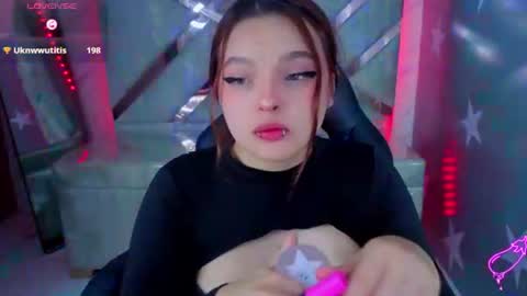 Mia online show from August 8, 2:17 pm