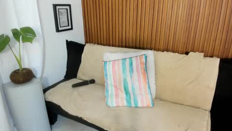 Mia online show from April 5, 4:53 am