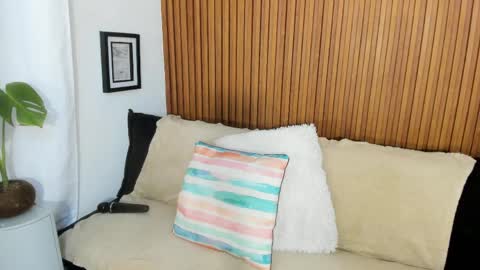 Mia online show from April 8, 4:44 am