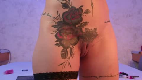 mia_hill1_ online show from August 9, 12:33 am