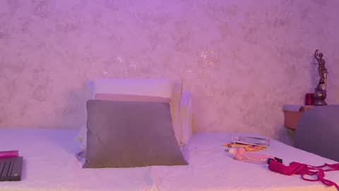 mia_hill1_ online show from August 10, 12:23 am