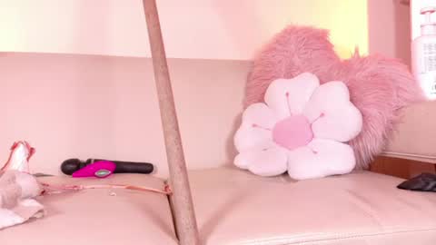 I am Mia  online show from August 9, 2:23 am