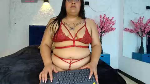 mia_isabellee online show from August 24, 7:32 pm