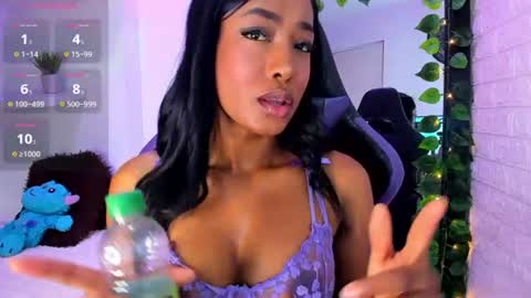 mia_juicy_ online show from August 30, 10:10 pm