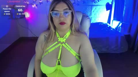 Mia online show from August 13, 12:41 pm