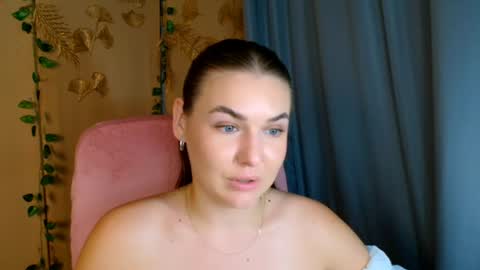 mia_lemm online show from August 4, 11:40 am
