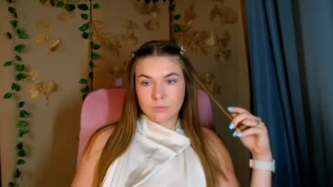 mia_lemm online show from August 6, 9:08 am