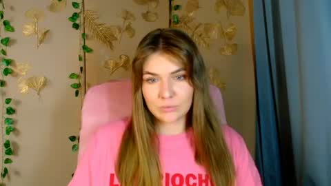 mia_lemm online show from August 7, 10:59 am