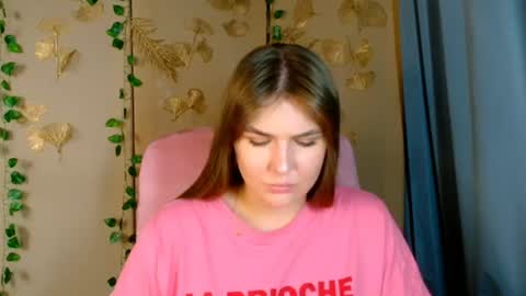 mia_lemm online show from August 7, 1:11 pm