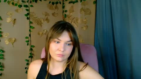 mia_lemm online show from August 12, 5:32 am
