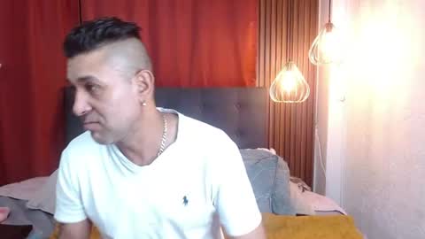 mia_liam_ online show from August 7, 5:18 am