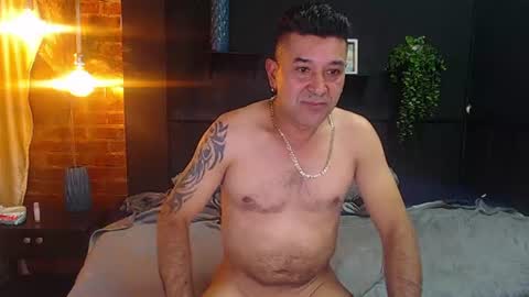 mia_liam_ online show from August 12, 3:31 am