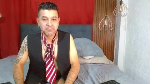mia_liam_ online show from August 15, 7:01 am