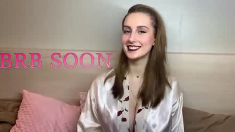 Mia online show from September 9, 8:25 pm