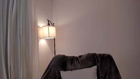 MIA LOVE   online show from June 17, 1:59 am