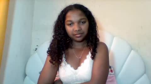 mia_lunah online show from August 10, 9:00 am