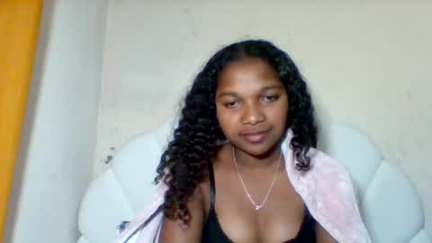 mia_lunah online show from August 10, 4:30 pm