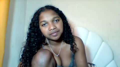 mia_lunah online show from August 12, 7:33 am