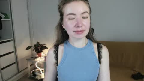 Mia online show from August 16, 2:32 pm