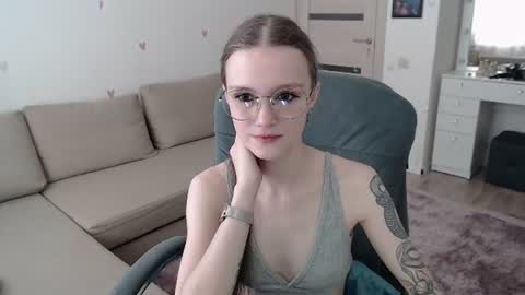 Mia online show from August 5, 6:22 am