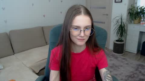 Mia online show from August 10, 11:55 am