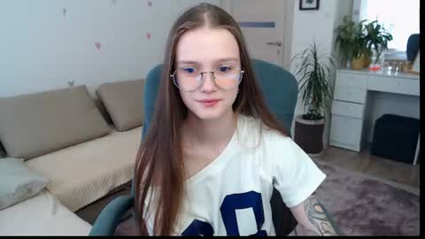 Mia online show from August 11, 6:48 am