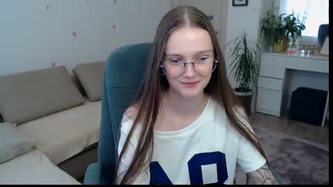 Mia online show from August 11, 11:23 am