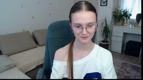 Mia online show from August 11, 12:29 pm