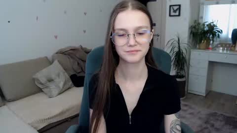 Mia online show from August 14, 11:14 am