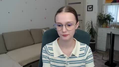 Mia online show from August 15, 9:24 am