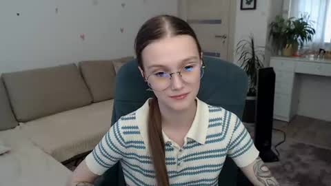 Mia online show from August 15, 11:36 am