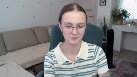 Mia online show from August 15, 12:42 pm