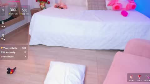 Mia online show from August 12, 9:22 am