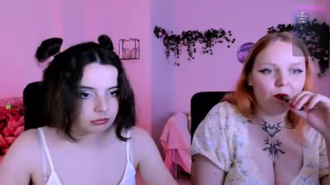 mia_mooon_ online show from August 4, 9:06 am