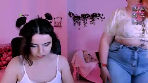 mia_mooon_ online show from August 4, 11:18 am
