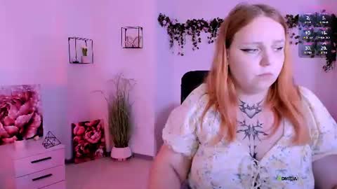 mia_mooon_ online show from August 4, 4:48 pm