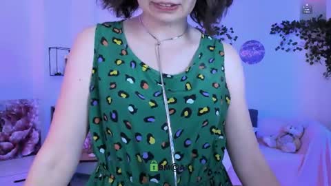 mia_mooon_ online show from August 6, 1:21 pm