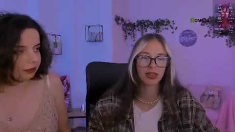 mia_mooon_ online show from August 9, 2:18 pm