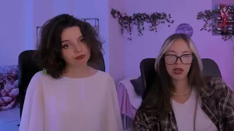 mia_mooon_ online show from August 9, 3:24 pm