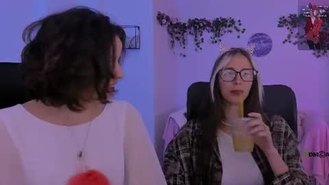 mia_mooon_ online show from August 9, 4:30 pm
