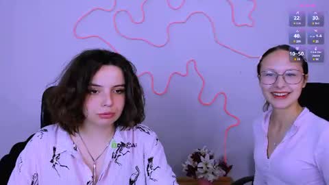 mia_mooon_ online show from August 15, 8:51 am