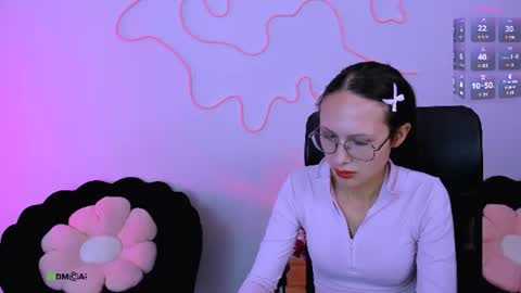mia_mooon_ online show from August 15, 1:15 pm