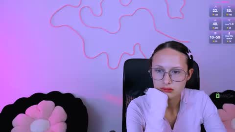 mia_mooon_ online show from August 15, 3:38 pm